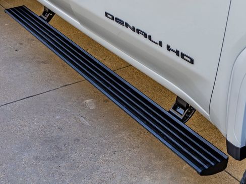 Used 2026 GMC Sierra 3500 Denali Ultimate w/ LPO, Black Badging Package image 13