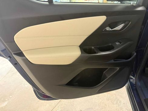 Used 2022 Chevrolet Traverse LS FWD image 23
