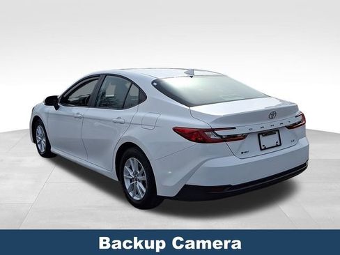 Used 2025 Toyota Camry LE image 5