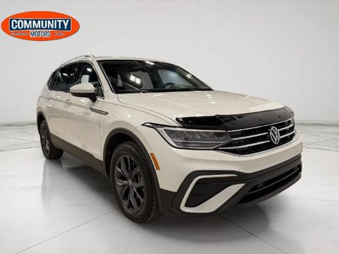 Used 2023 Volkswagen Tiguan SE AWD/4WD image 46