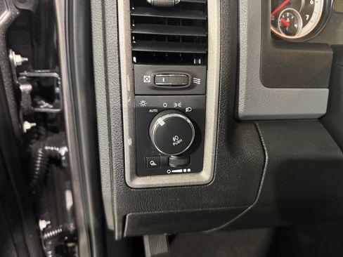 Used 2015 RAM 1500 Express RWD image 33
