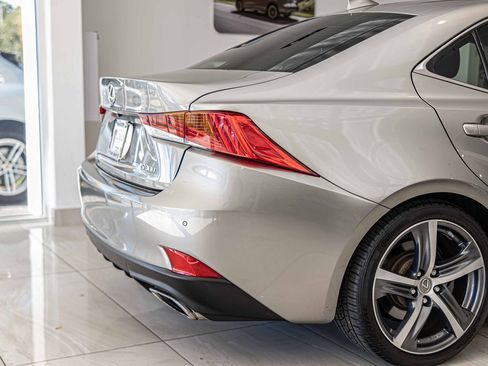 Used 2017 Lexus IS 300 AWD image 12