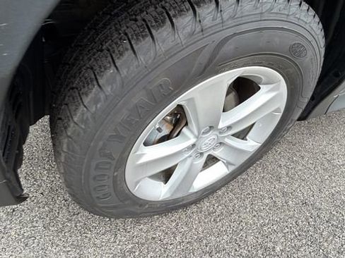 Used 2013 Toyota RAV4 XLE AWD/4WD image 9
