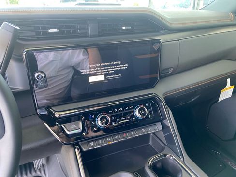 Used 2024 GMC Sierra 2500 AT4 w/ AT4 Premium Plus Package AWD/4WD image 25