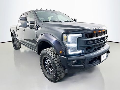 Used 2019 Ford F250 Lariat w/ Lariat Ultimate Package image 3