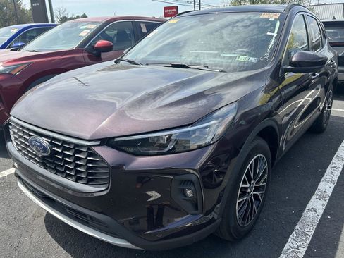 Used 2023 Ford Escape SE w/ PHEV Premium Package FWD image 1