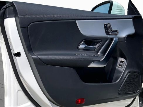 Used 2025 Mercedes-Benz CLA 250 image 21