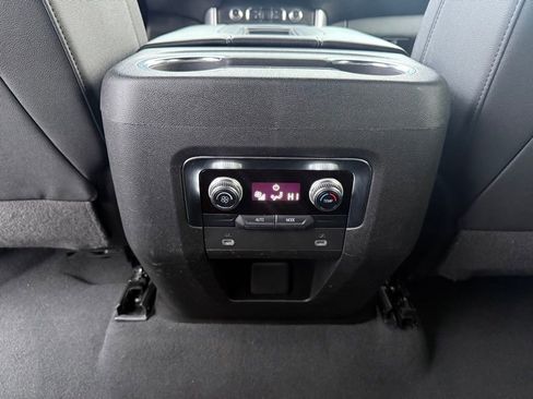 Used 2023 GMC Yukon XL SLT image 14