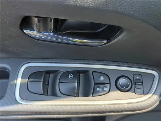 Used 2025 Nissan Versa SR w/ Trunk Package FWD image 10
