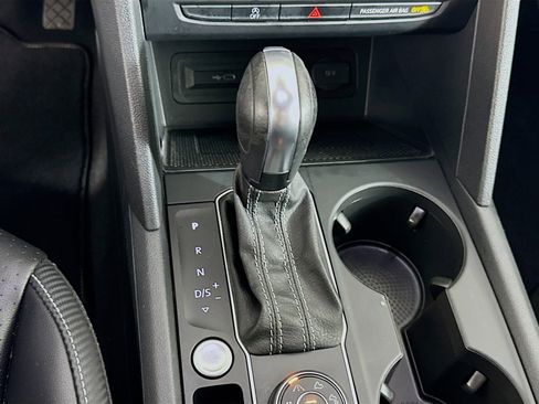 Used 2021 Volkswagen Atlas Cross Sport SE w/ Panoramic Sunroof Package image 24