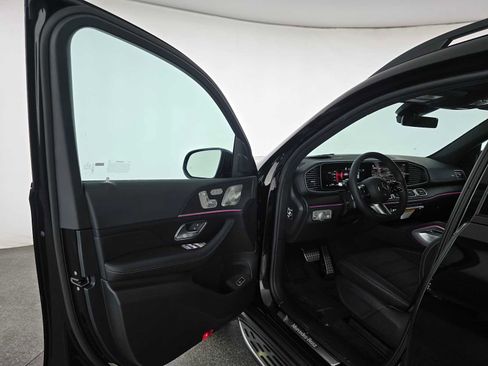 New 2026 Mercedes-Benz GLS 580 4MATIC image 19