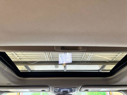 Used 2022 Toyota Sienna XLE FWD image 28