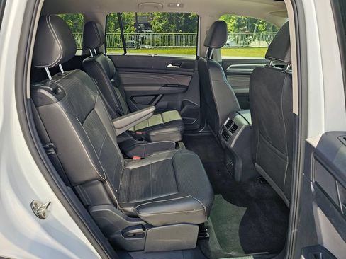 Used 2023 Volkswagen Atlas SEL R-Line AWD/4WD image 12