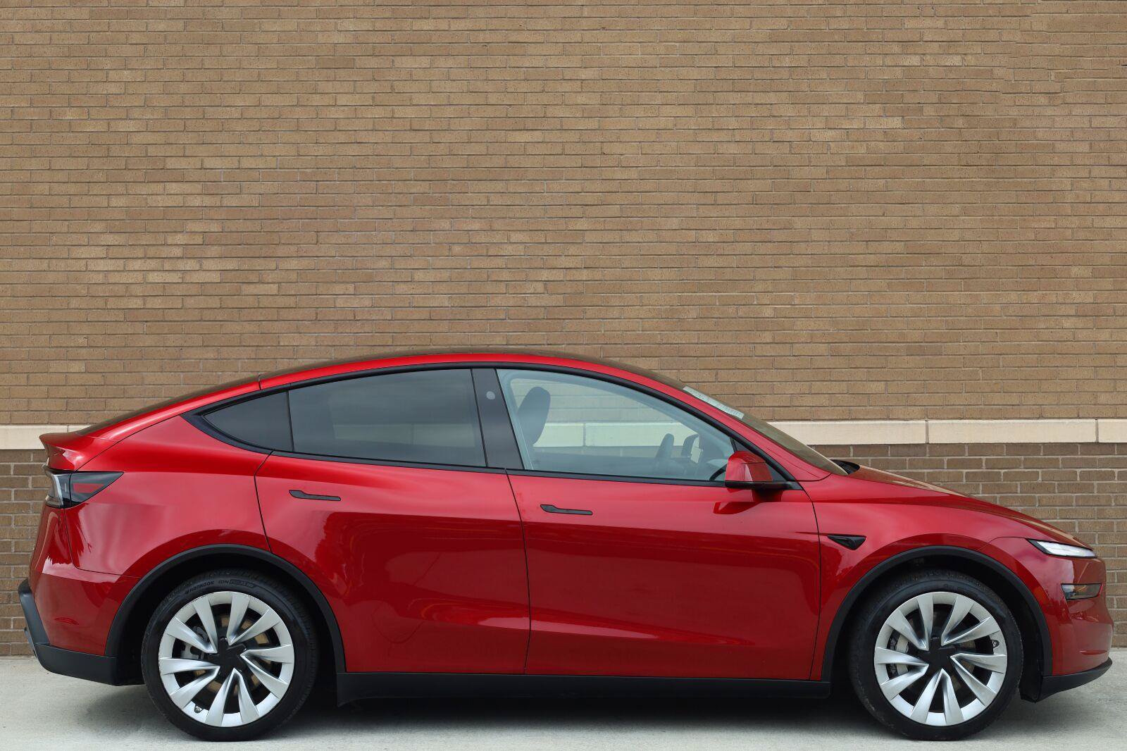 Used 2026 Tesla Model Y Long Range AWD/4WD image 3