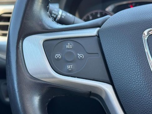 Used 2019 GMC Acadia SLT AWD/4WD image 18