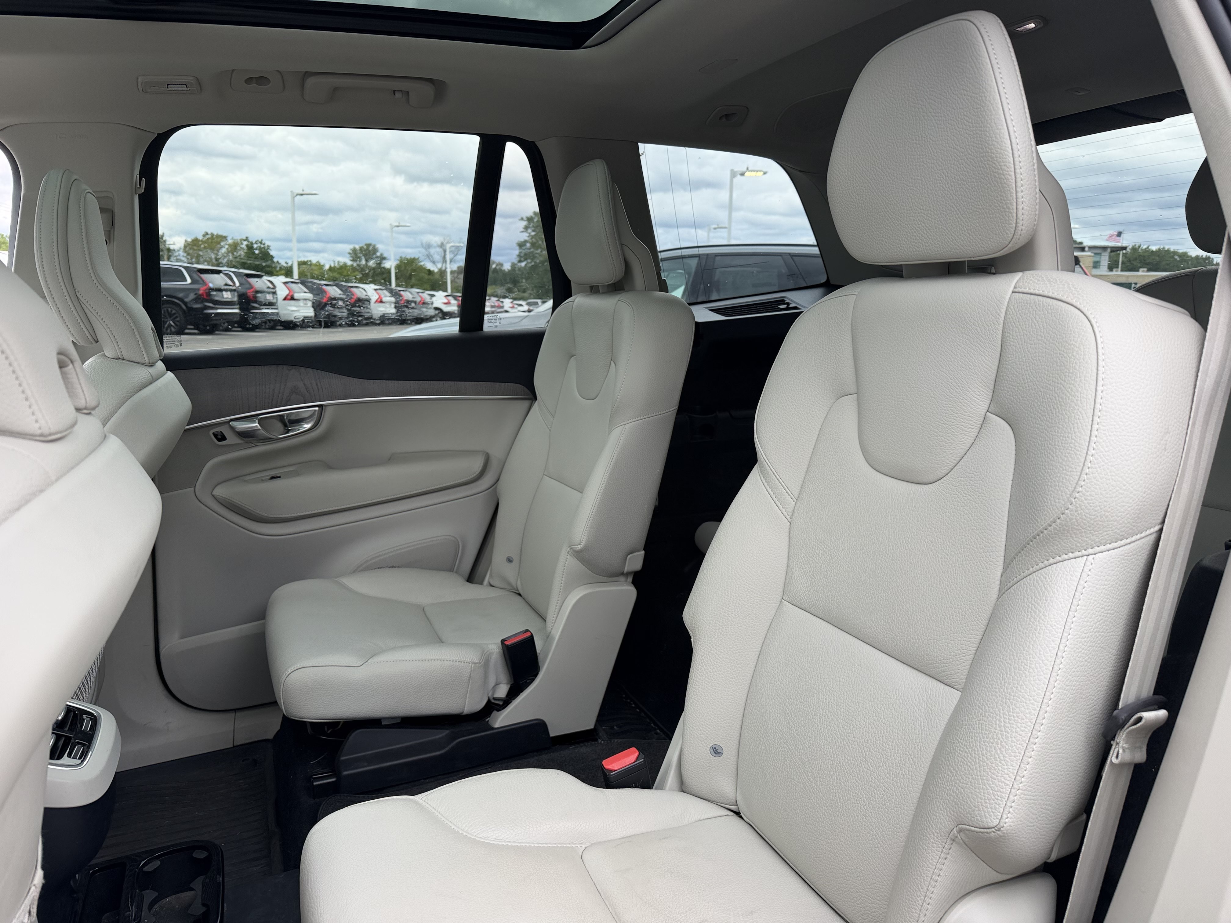 Used 2024 Volvo XC90 B6 Plus w/ Protection Package Premier AWD/4WD image 10