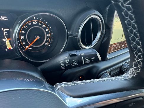 Used 2021 Jeep Wrangler Unlimited Sahara AWD/4WD image 31