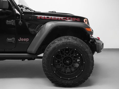 Used 2018 Jeep Wrangler Unlimited Rubicon w/ Dual Top Group AWD/4WD image 15