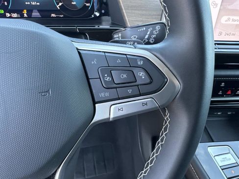 Used 2024 Volkswagen Atlas SE image 30