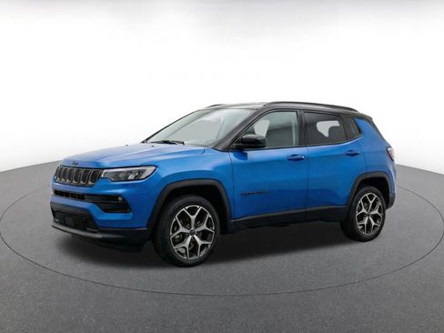 Used 2025 Jeep Compass Limited AWD/4WD image 3