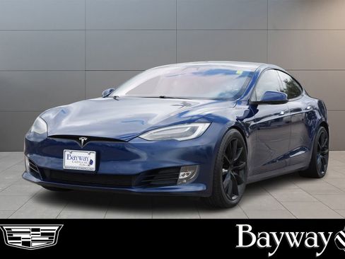 Used 2017 Tesla Model S 60D image 1