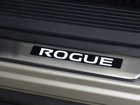 Used 2022 Nissan Rogue Platinum w/ Head-Up Display Package image 22