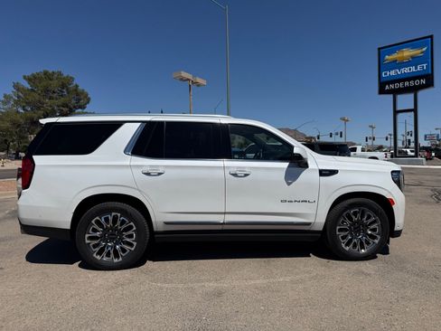 Used 2024 GMC Yukon Denali Ultimate AWD/4WD image 4