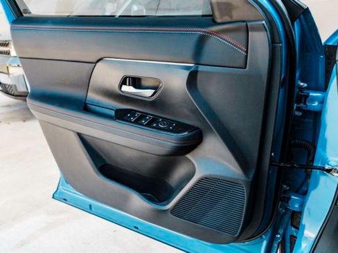 Used 2026 Nissan Kicks SR image 19