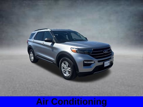 Used 2021 Ford Explorer XLT w/ Equipment Group 202A AWD/4WD image 4