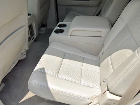 Used 2014 Lincoln Navigator 2WD image 17