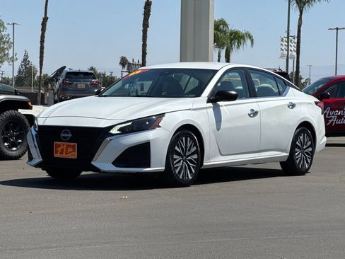 Used 2025 Nissan Altima 2.5 SV FWD image 7