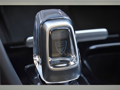 Certified 2025 Volvo XC40 B5 Plus w/ Protection Package Premier image 29