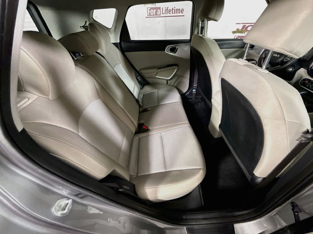 Used 2023 Kia Soul LX w/ LX Technology Package FWD image 28