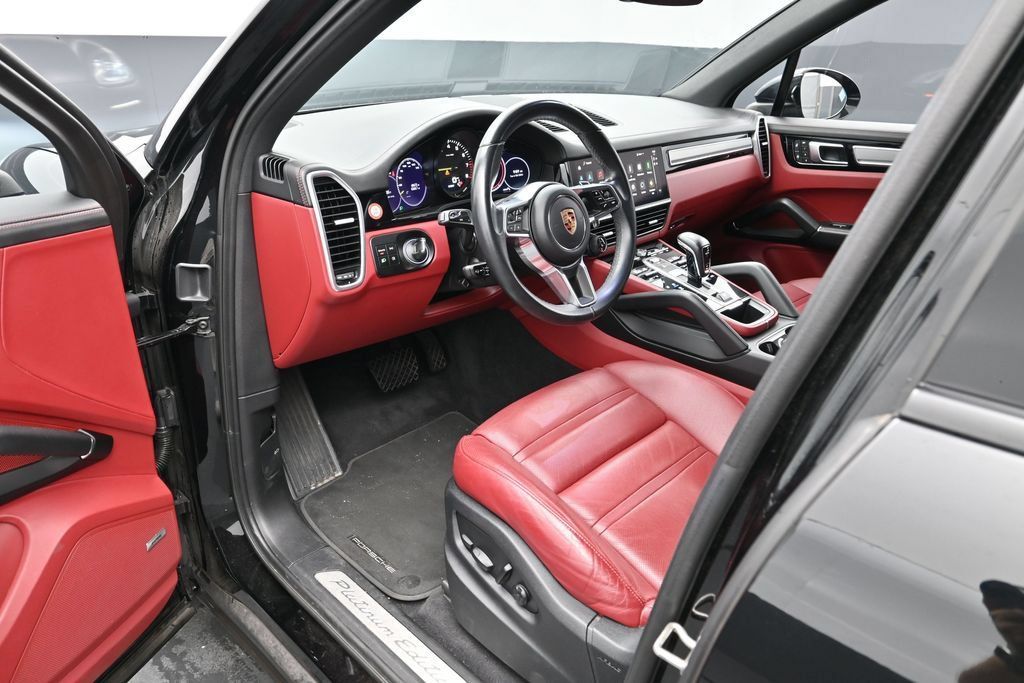 Certified 2023 Porsche Cayenne Platinum Edition AWD/4WD image 4