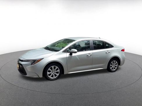 Used 2025 Toyota Corolla LE FWD image 8