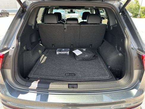 Certified 2024 Volkswagen Tiguan SE R-Line AWD/4WD image 33