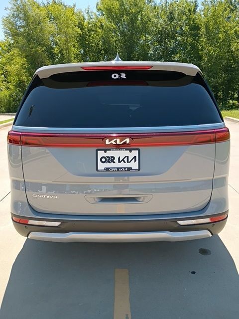 Used 2024 Kia Carnival EX FWD image 6