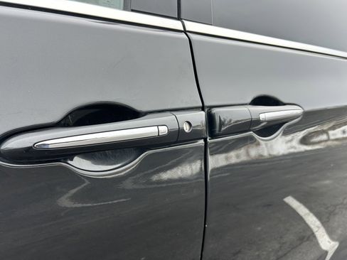 Used 2017 Chrysler Pacifica Limited w/ UConnect Theater Package image 31