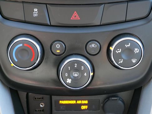 Used 2022 Chevrolet Trax LS w/ Tint and Cruise Package image 18