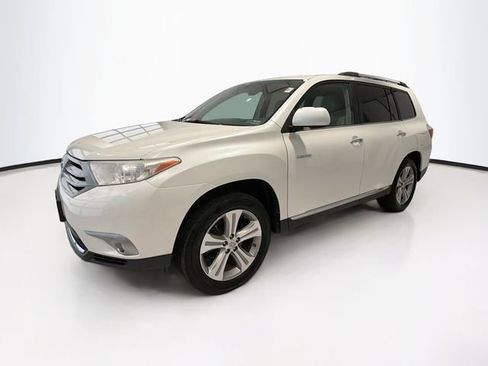 Used 2013 Toyota Highlander Limited FWD image 3