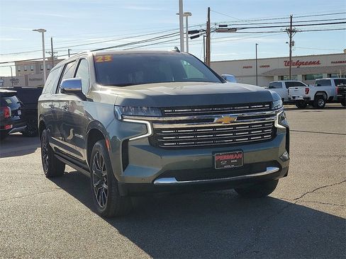 Used 2023 Chevrolet Suburban Premier image 2