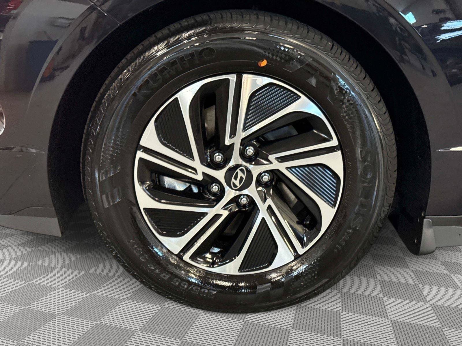 New 2026 Hyundai Sonata Blue FWD image 9
