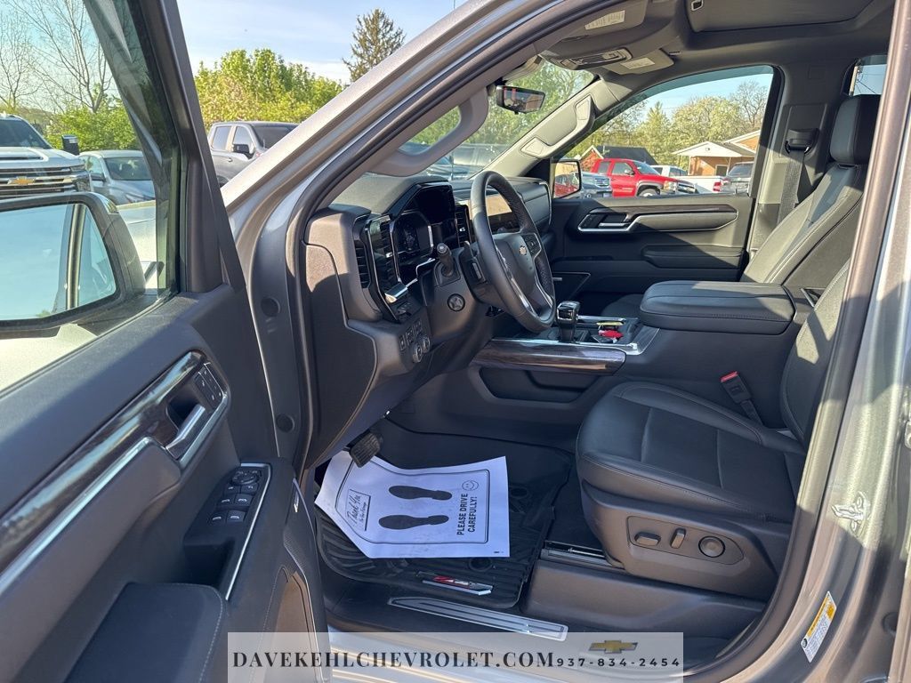 Certified 2025 Chevrolet Silverado 1500 LTZ AWD/4WD image 16