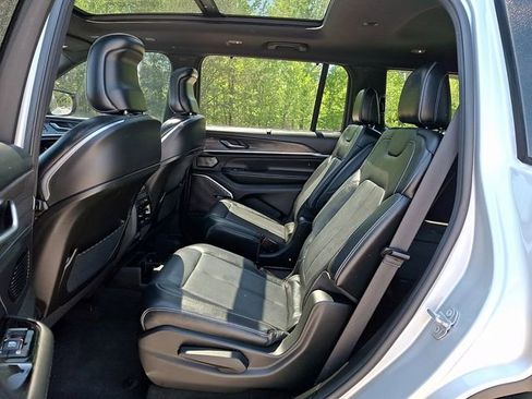 Used 2021 Jeep Grand Cherokee L Overland w/ Luxury Tech Group IV AWD/4WD image 10