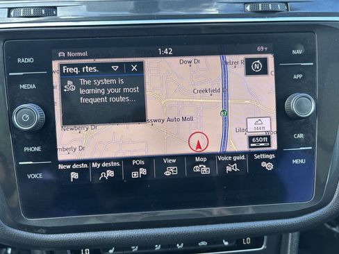 Used 2019 Volkswagen Tiguan SEL AWD/4WD image 18