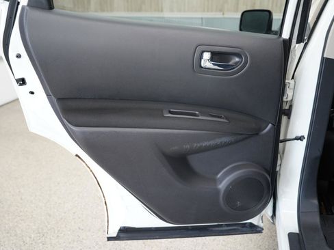 Used 2013 Nissan Rogue SV w/ Premium Pkg FWD image 31