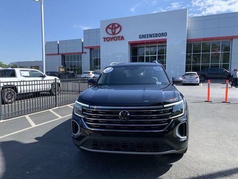 Used 2025 Volkswagen Atlas SEL AWD/4WD image 3