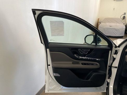 New 2025 Lincoln Corsair AWD w/ Equipment Group 101A image 14