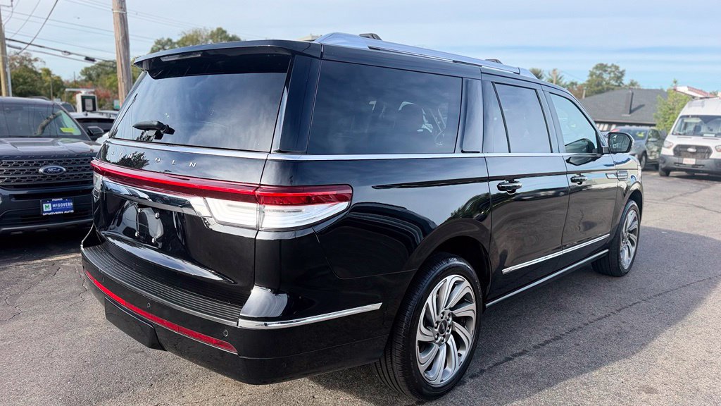 Used 2023 Lincoln Navigator L Reserve AWD/4WD image 8