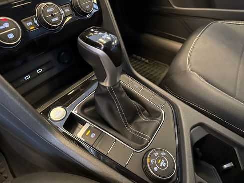 Certified 2024 Volkswagen Taos SE image 25